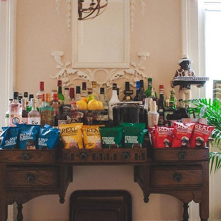 シュルーズベリー Darwin'S Townhouse Bed & Breakfast エクステリア 写真 A wet bar
