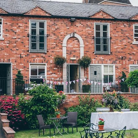 シュルーズベリー Darwin'S Townhouse Bed & Breakfast エクステリア 写真 The former railway station