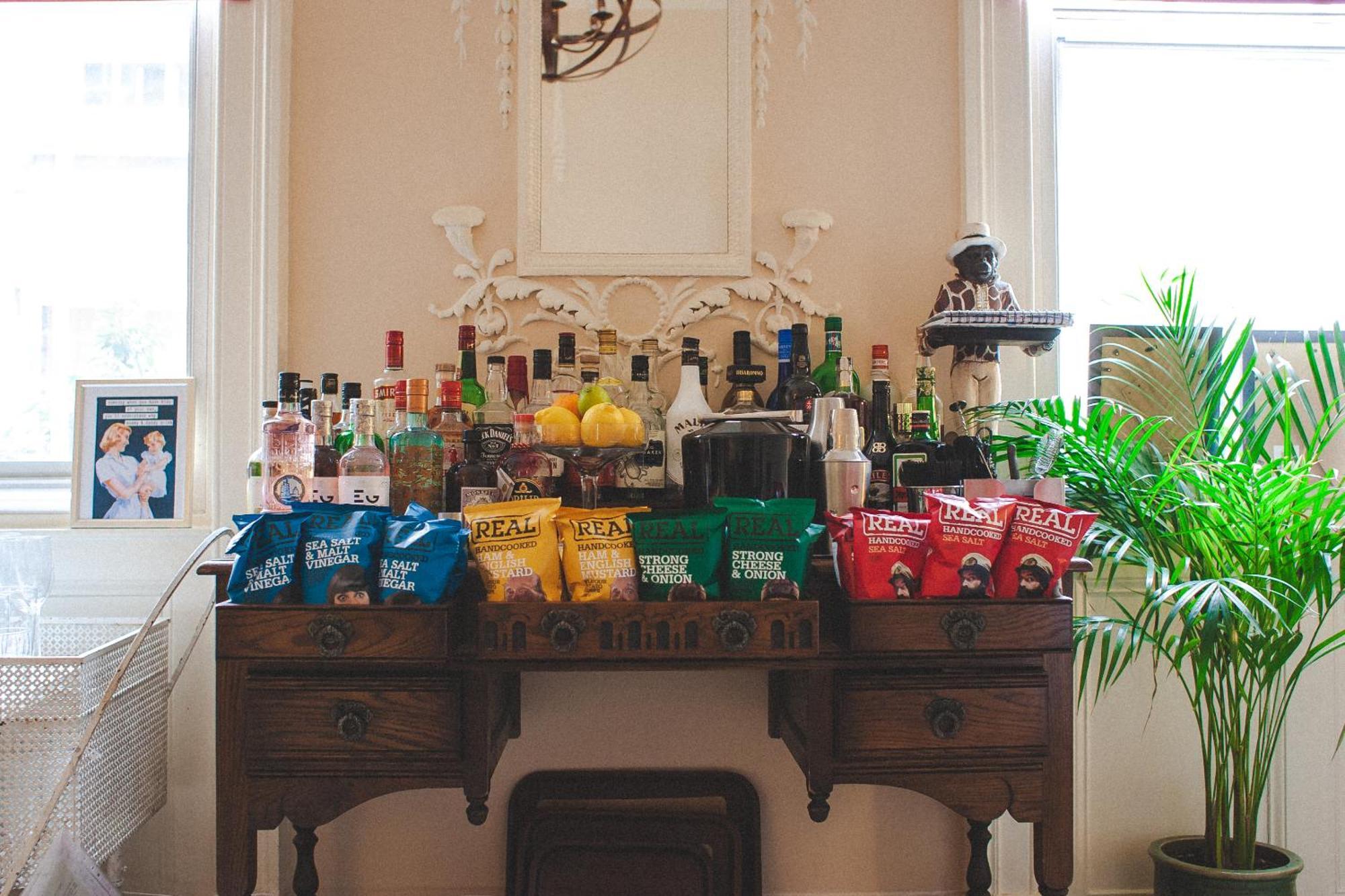 シュルーズベリー Darwin'S Townhouse Bed & Breakfast エクステリア 写真 A wet bar