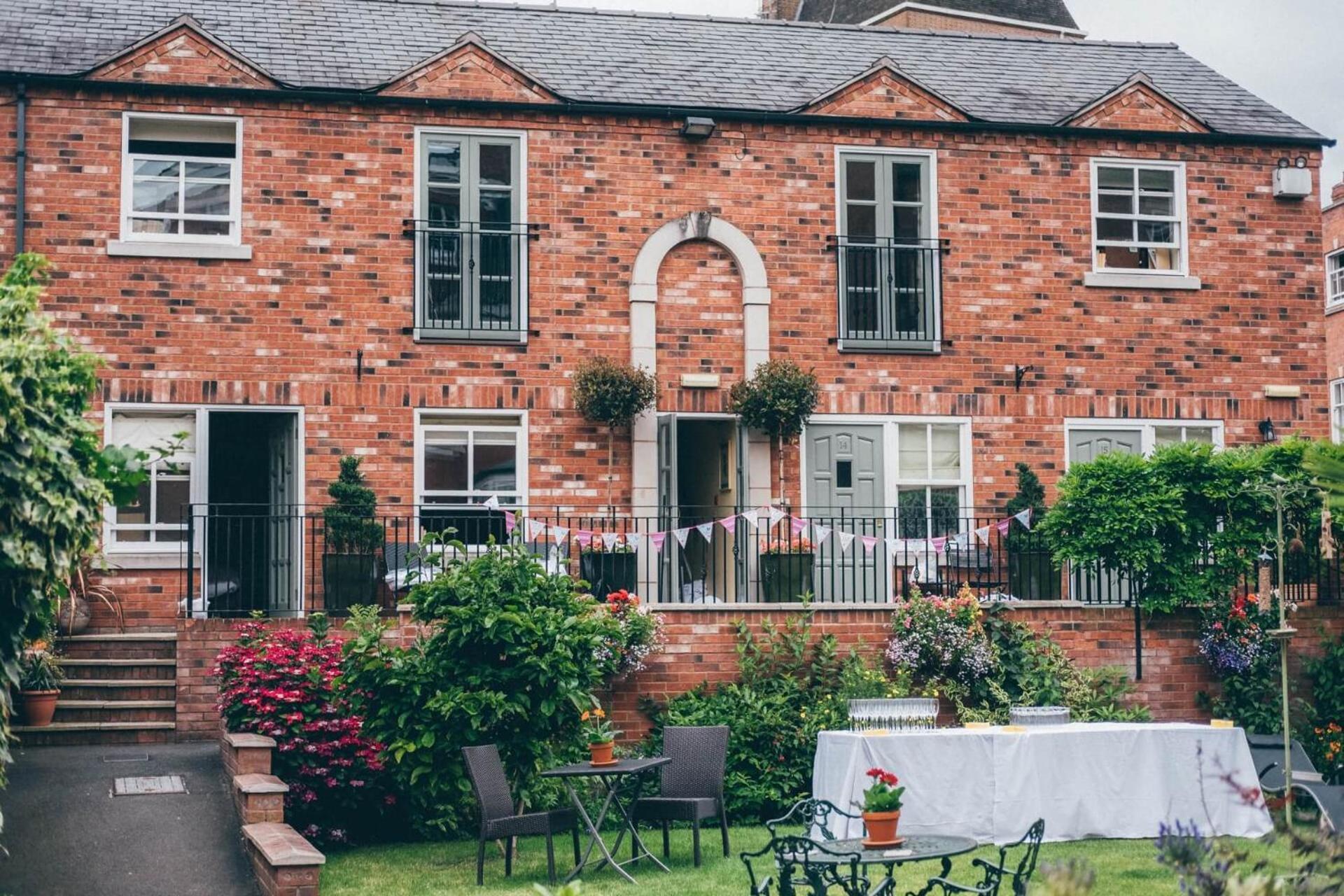シュルーズベリー Darwin'S Townhouse Bed & Breakfast エクステリア 写真 The former railway station