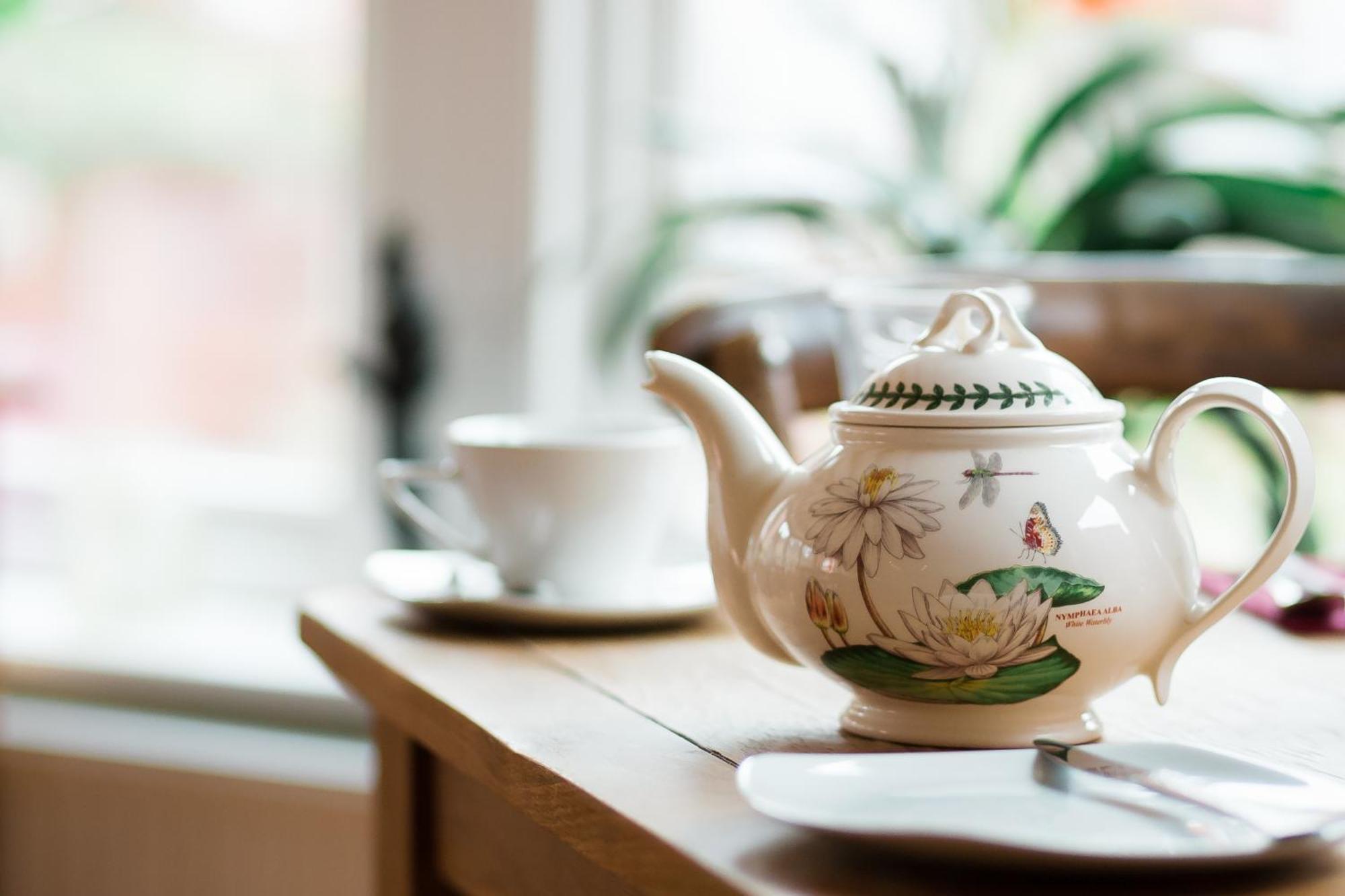 シュルーズベリー Darwin'S Townhouse Bed & Breakfast エクステリア 写真 A teapot