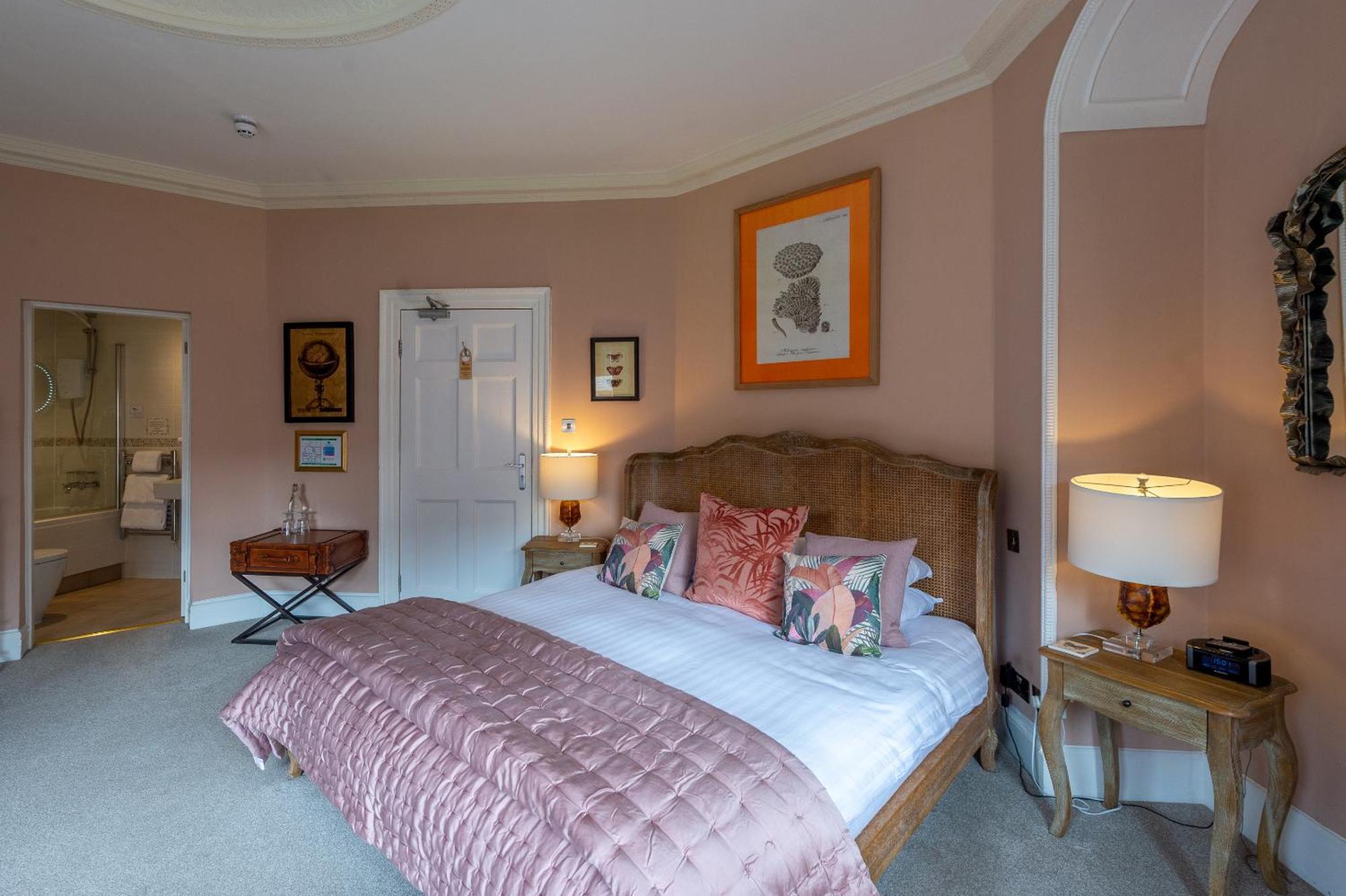 シュルーズベリー Darwin'S Townhouse Bed & Breakfast 部屋 写真 A bedroom at the hotel