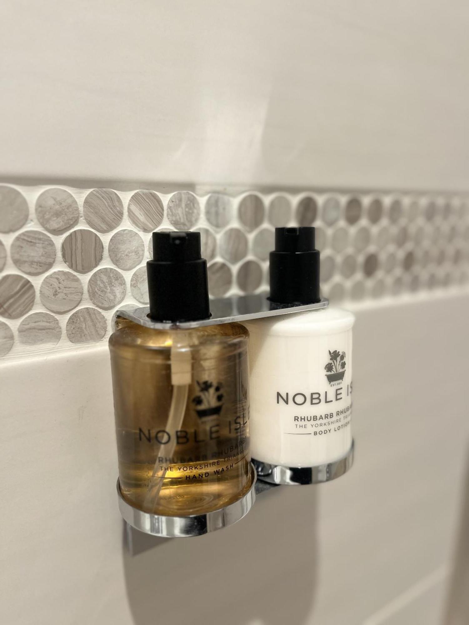 シュルーズベリー Darwin'S Townhouse Bed & Breakfast 部屋 写真 Noble Isle products