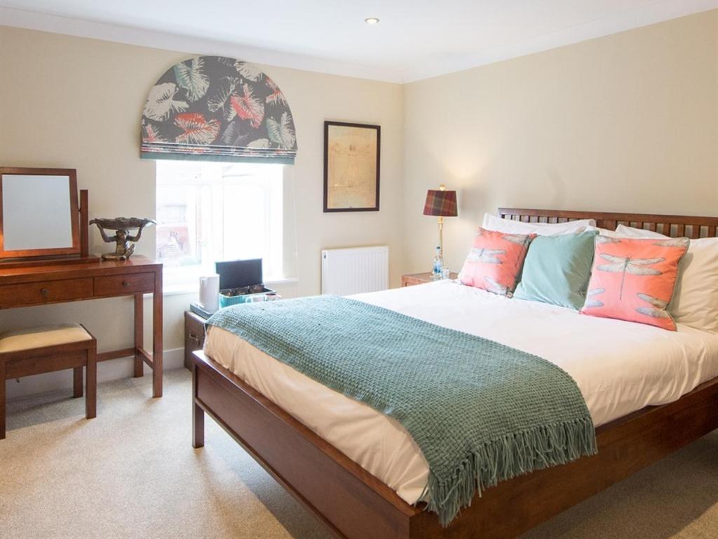 シュルーズベリー Darwin'S Townhouse Bed & Breakfast 部屋 写真 A bedroom at The Old Vicarage
