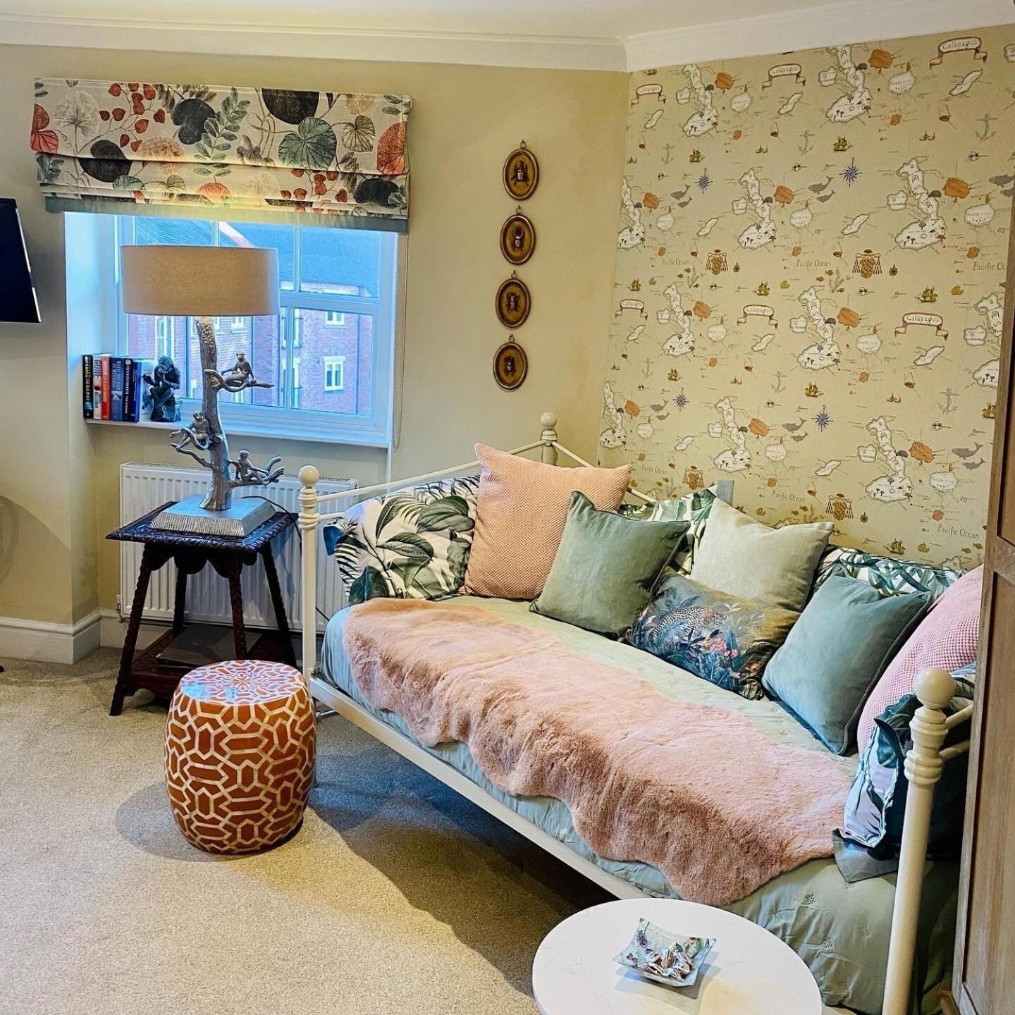シュルーズベリー Darwin'S Townhouse Bed & Breakfast 部屋 写真 A daybed
